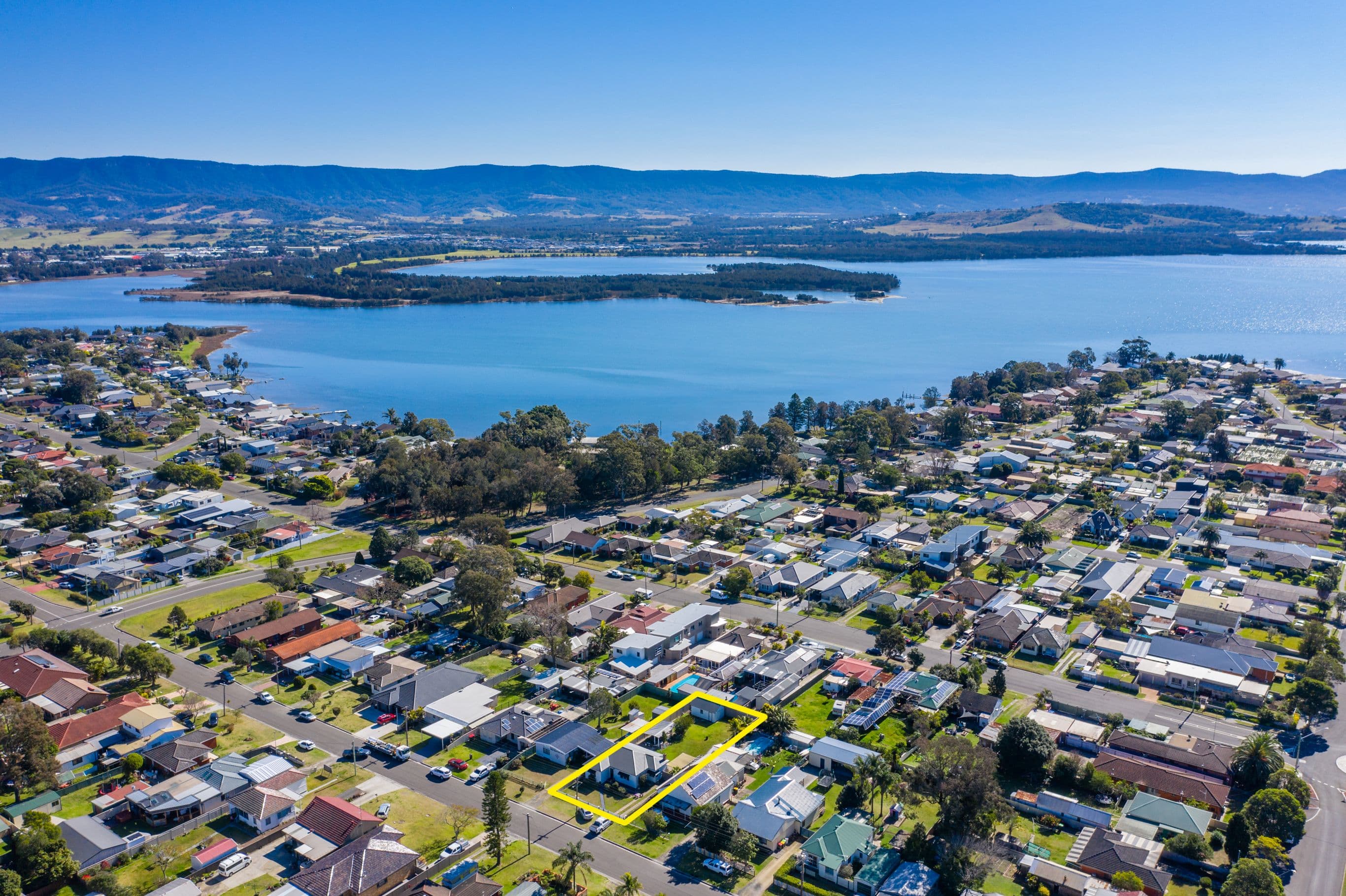 64 Barton Street, Oak Flats - Thumbnail 3
