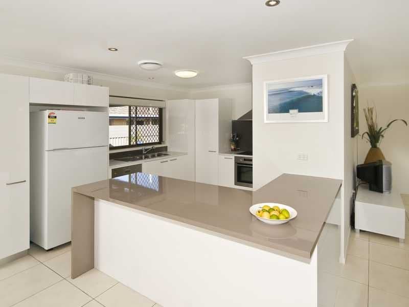 1 Satinwood Place, PALM BEACH QLD 4221, Palm Beach - Thumbnail 2