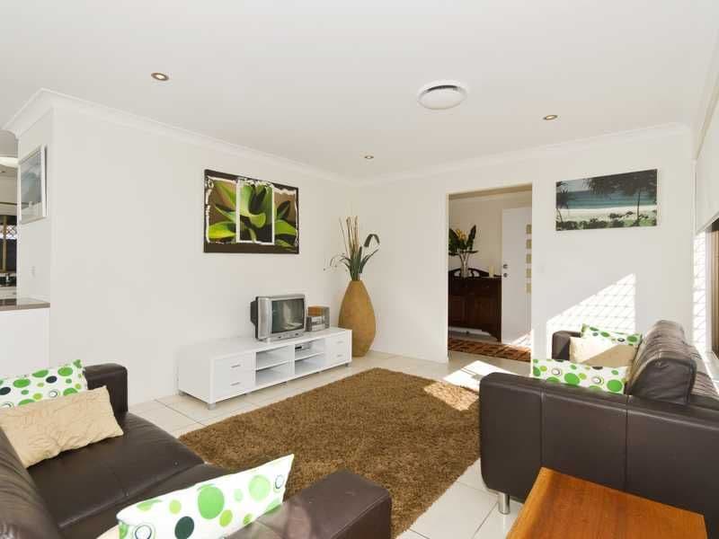 1 Satinwood Place, PALM BEACH QLD 4221, Palm Beach - Thumbnail 3