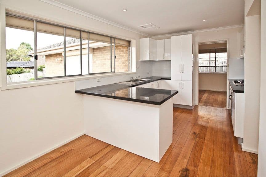 8 Coomleigh Avenue, GLEN WAVERLEY VIC 3150, Glen Waverley - Thumbnail 2