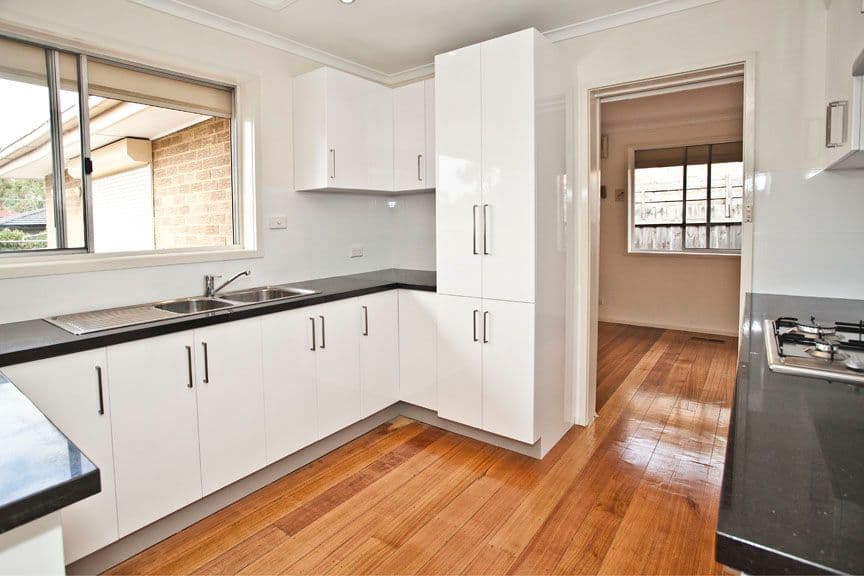 8 Coomleigh Avenue, GLEN WAVERLEY VIC 3150, Glen Waverley - Thumbnail 3