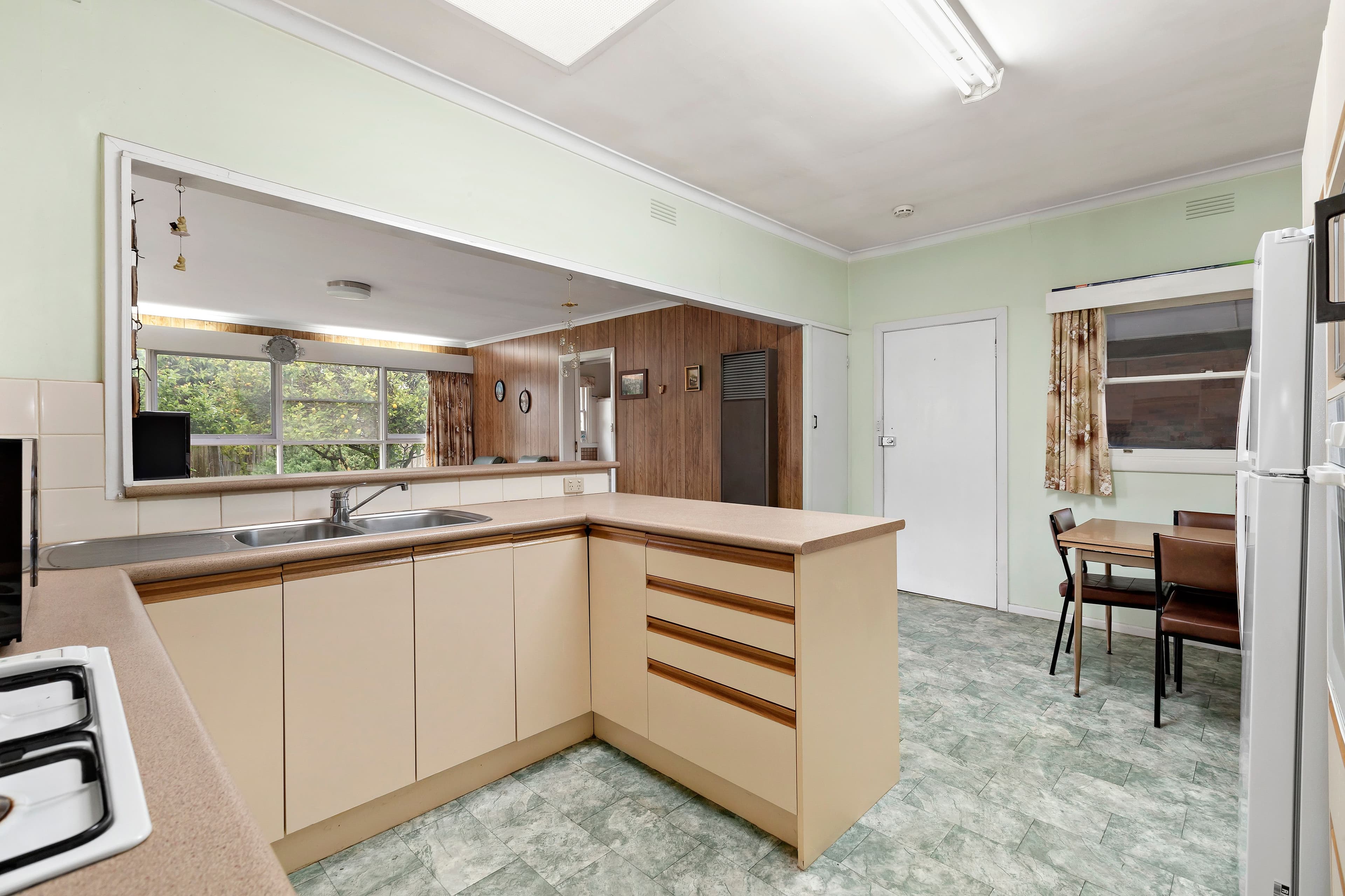 3 Karadoc Court, Bonbeach VIC 3196, Bonbeach - Thumbnail 2