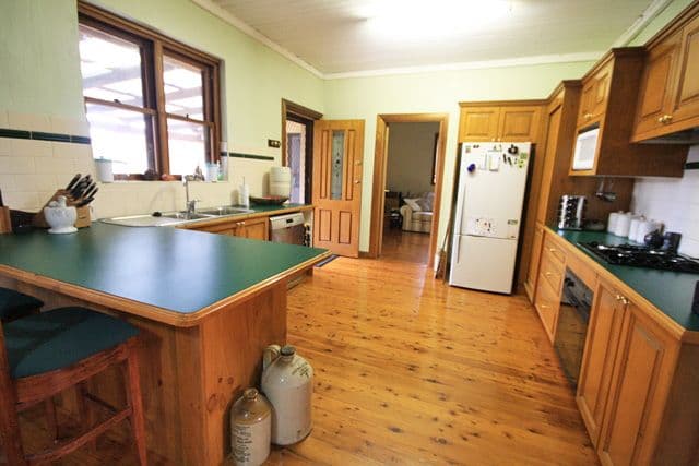 6 Windsor Street, Macquarie Fields NSW 2564, Macquarie Fields - Thumbnail 2