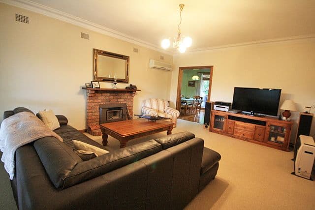 6 Windsor Street, Macquarie Fields NSW 2564, Macquarie Fields - Thumbnail 3