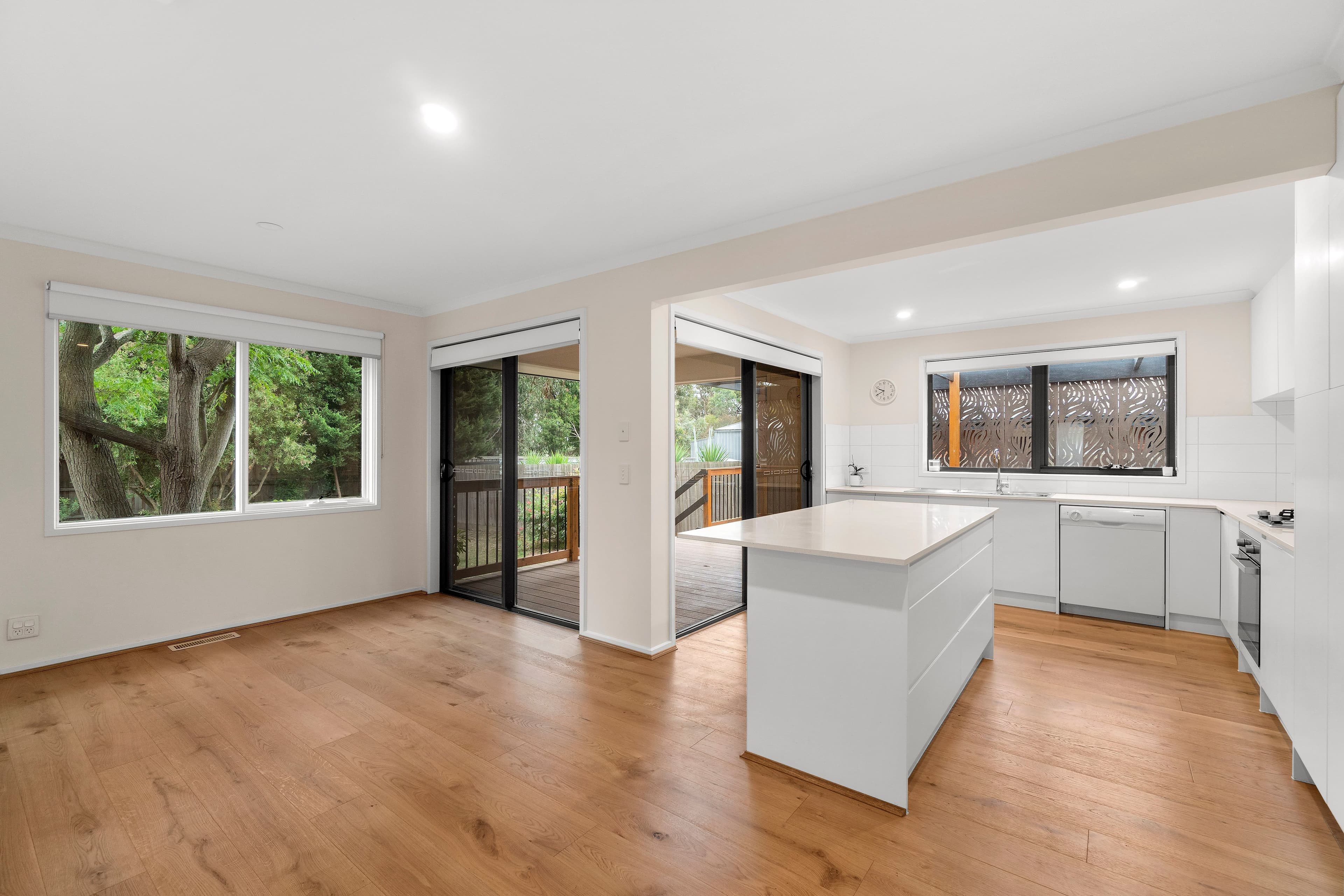 11 Sullivan Avenue, Lysterfield VIC 3156, Lysterfield - Thumbnail 2