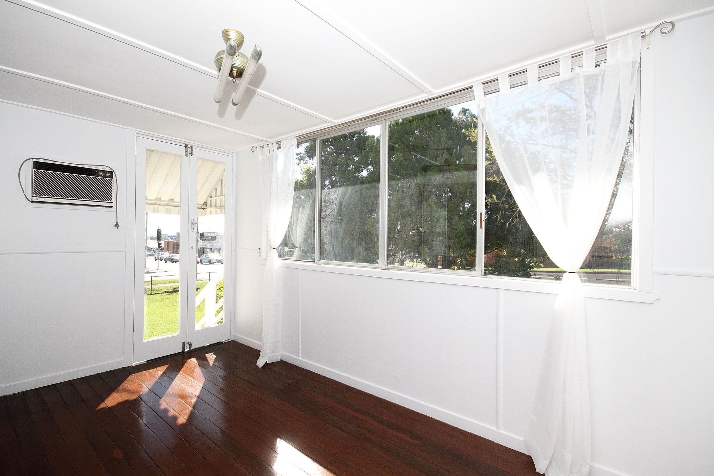 79 South Station Road, Silkstone QLD 4304, Silkstone - Thumbnail 3