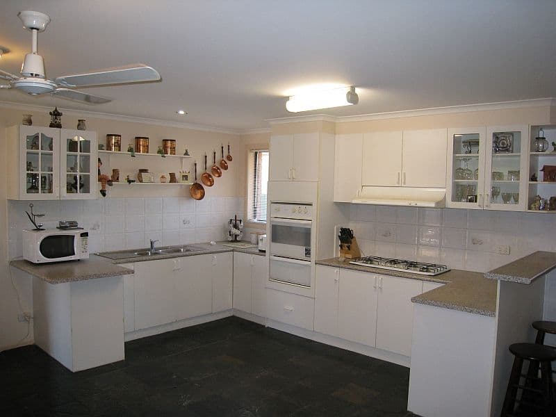 2 Carbon Crescent, MILL PARK VIC 3082, Mill Park - Thumbnail 2
