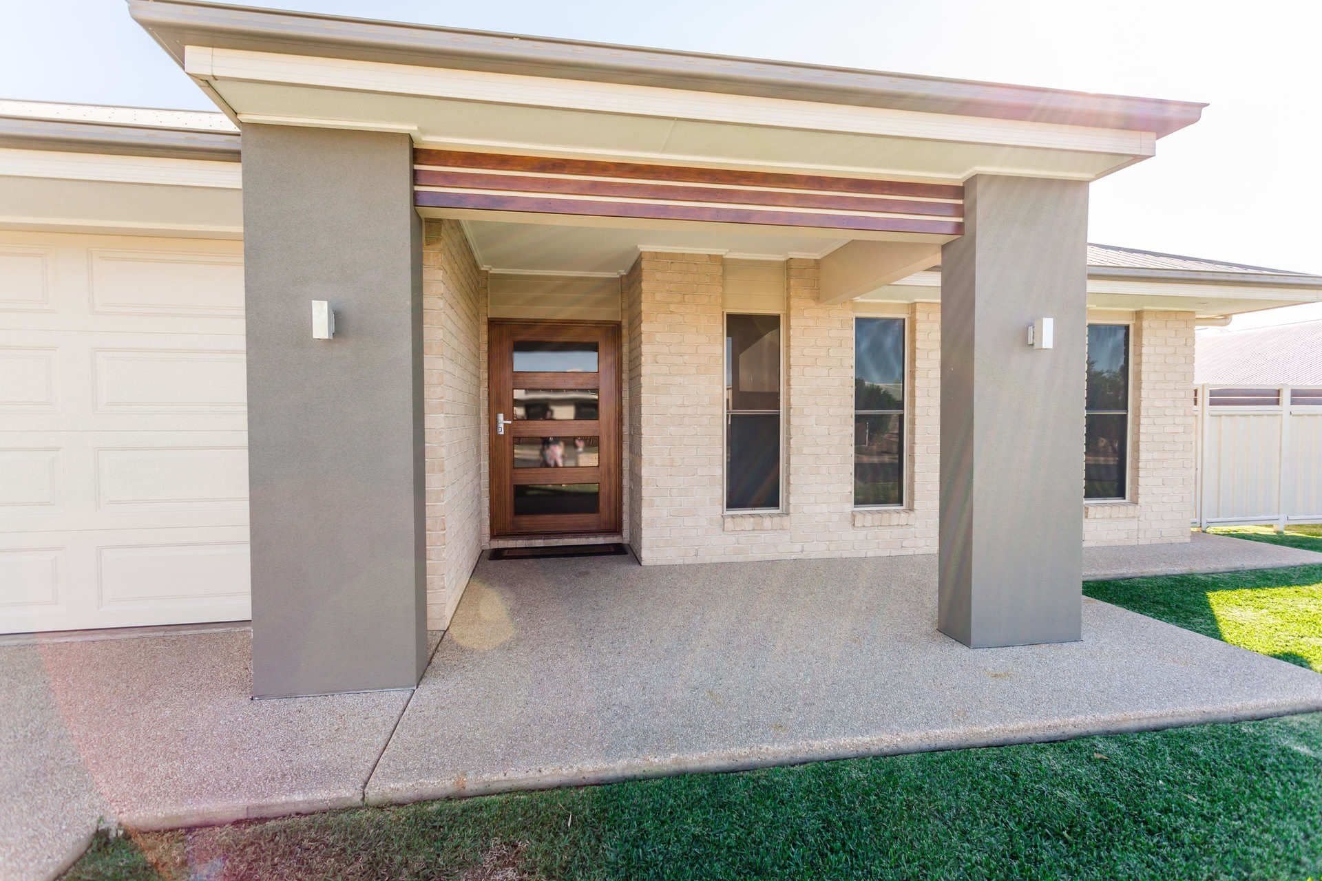 8 Wright Street, Emerald QLD 4720, Emerald - Thumbnail 2