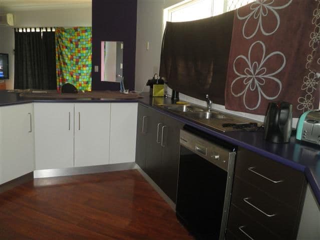 8 Rosedale Close, ROMA QLD 4455, Roma - Thumbnail 3