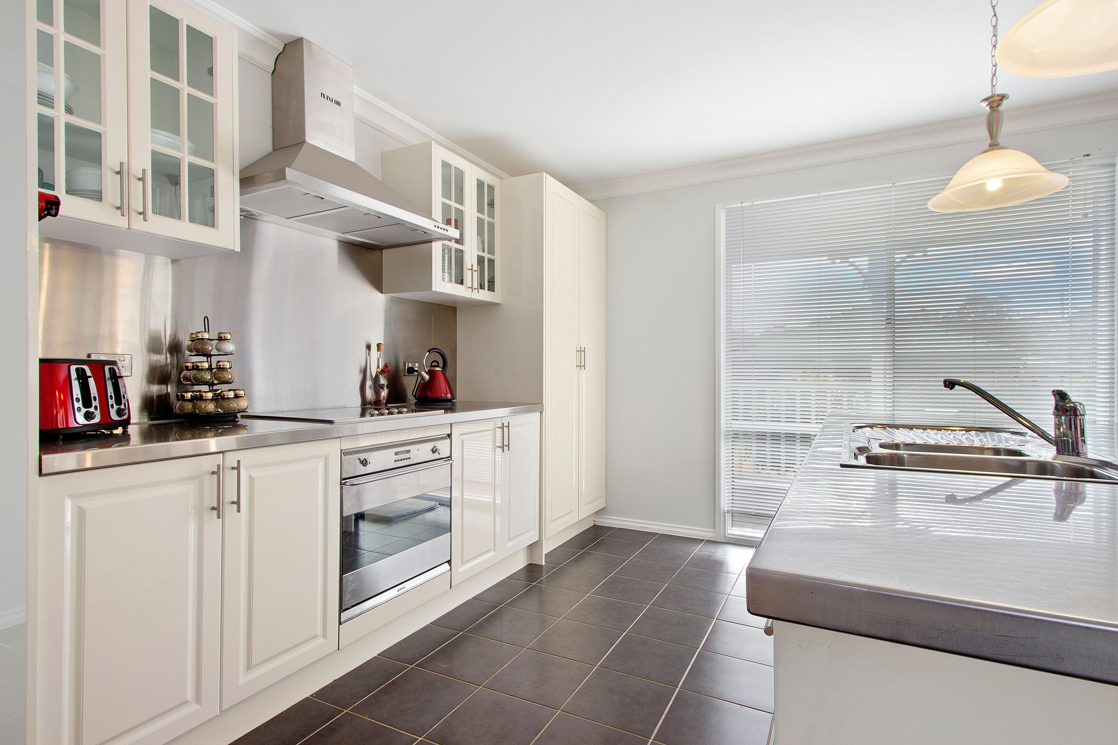 3 Dropmore Avenue, Seymour VIC 3660, Seymour - Thumbnail 2