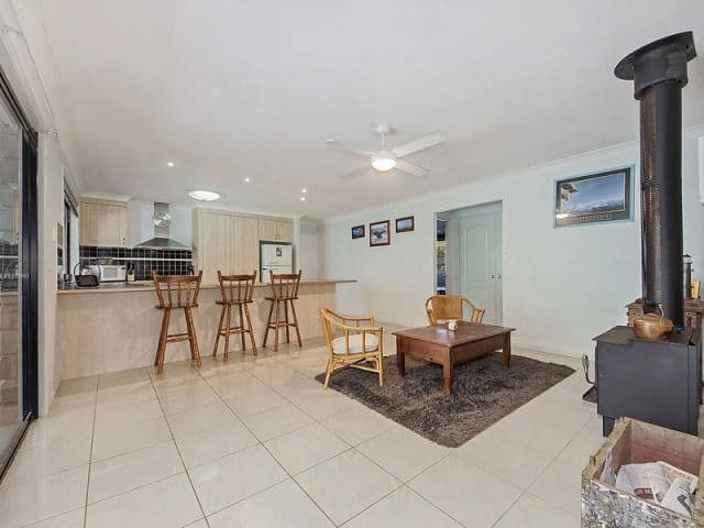 8 The Oval Drive, MOUNT NATHAN QLD 4211, Mount Nathan - Thumbnail 4
