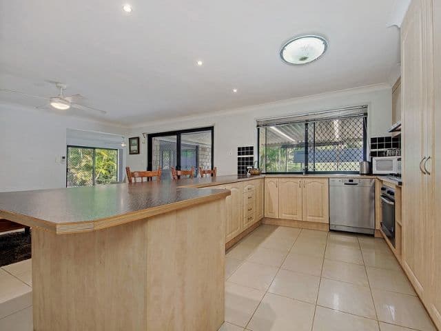 8 The Oval Drive, MOUNT NATHAN QLD 4211, Mount Nathan - Thumbnail 8