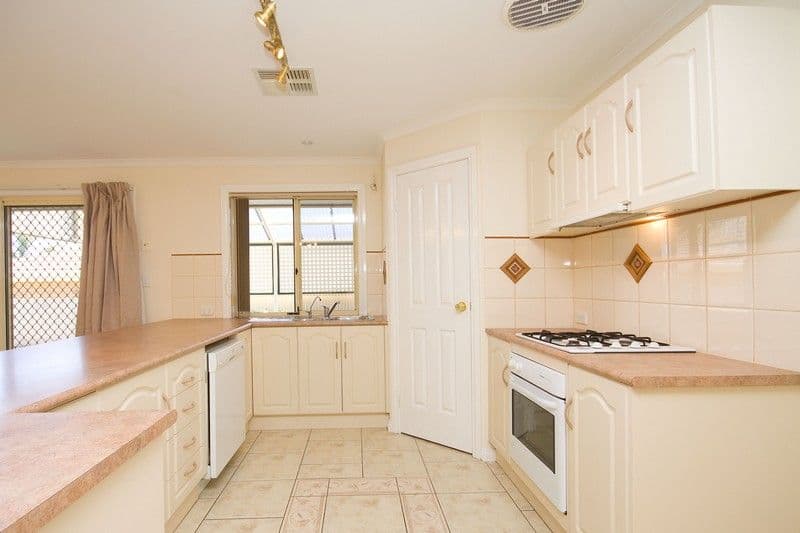 11 Bishop Crescent, BLAKEVIEW SA 5114, Blakeview - Thumbnail 2