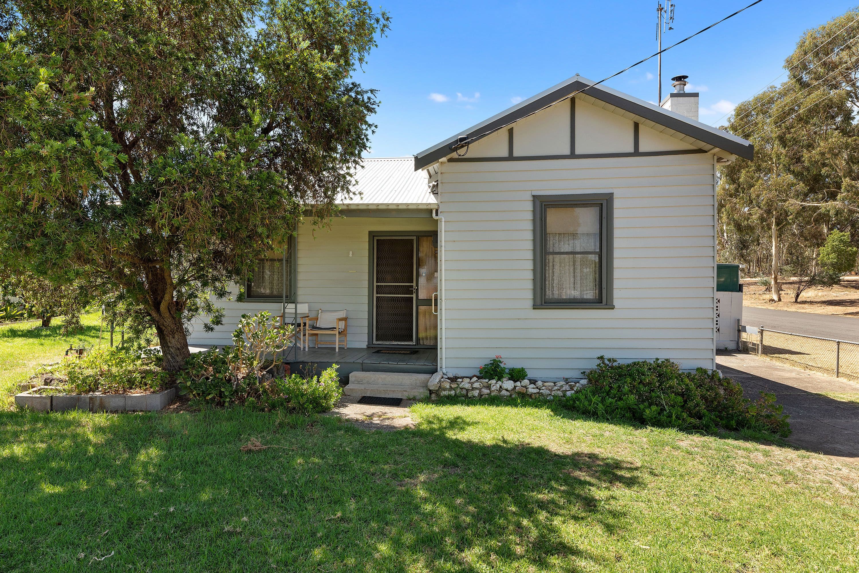 42 Barkly Street, Dunolly VIC 3472, Dunolly - Image 1
