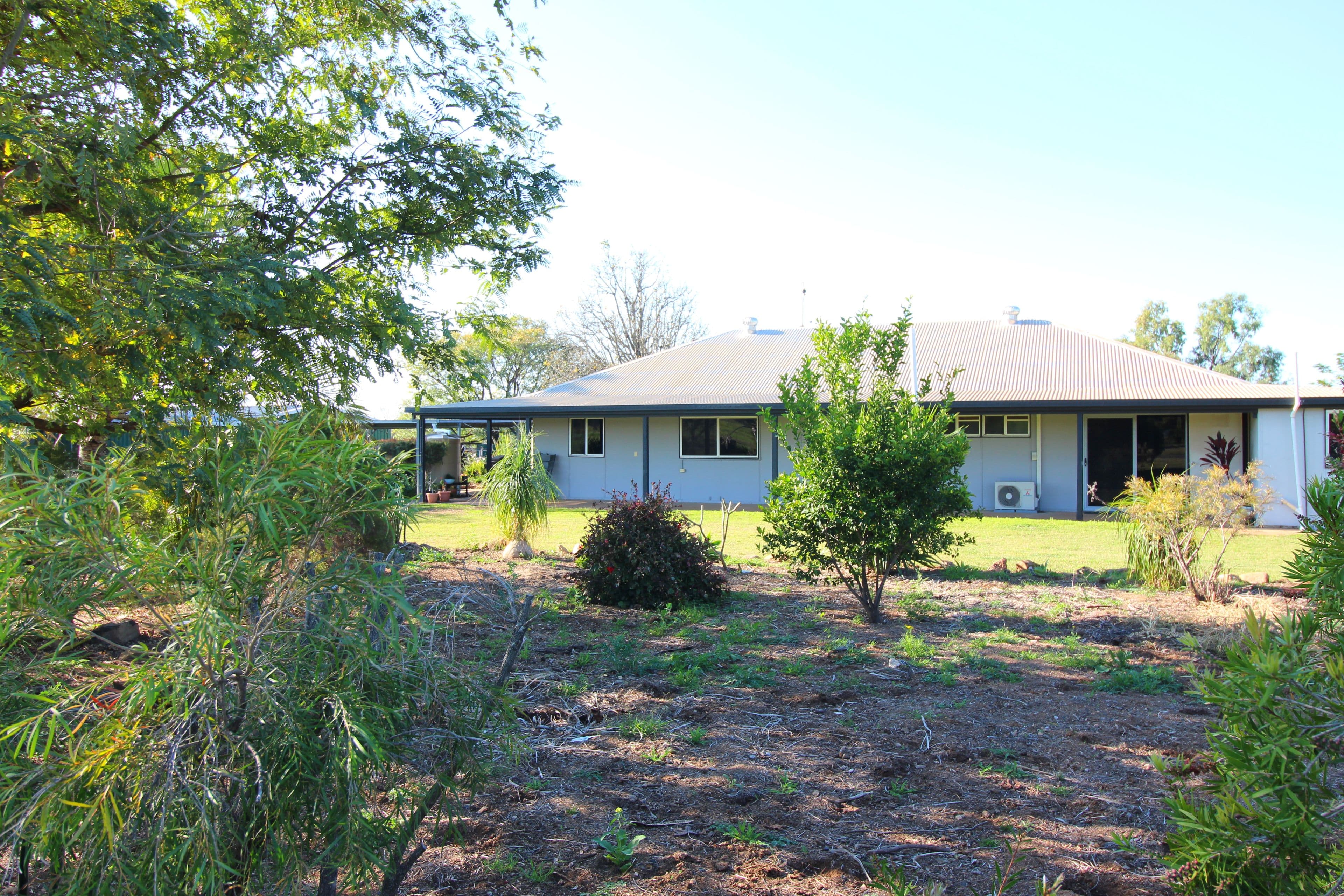 3 Easton Street, Capella QLD 4723, Capella - Thumbnail 3