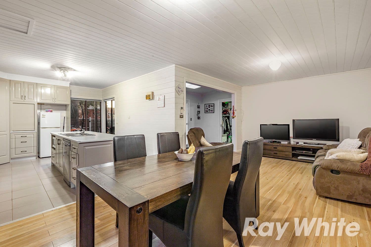 7 Levuka Street, Seaford VIC 3198, Seaford - Thumbnail 2