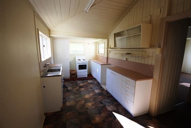 7 Charles Street, Toogoolawah QLD 4313, Toogoolawah - Thumbnail 2