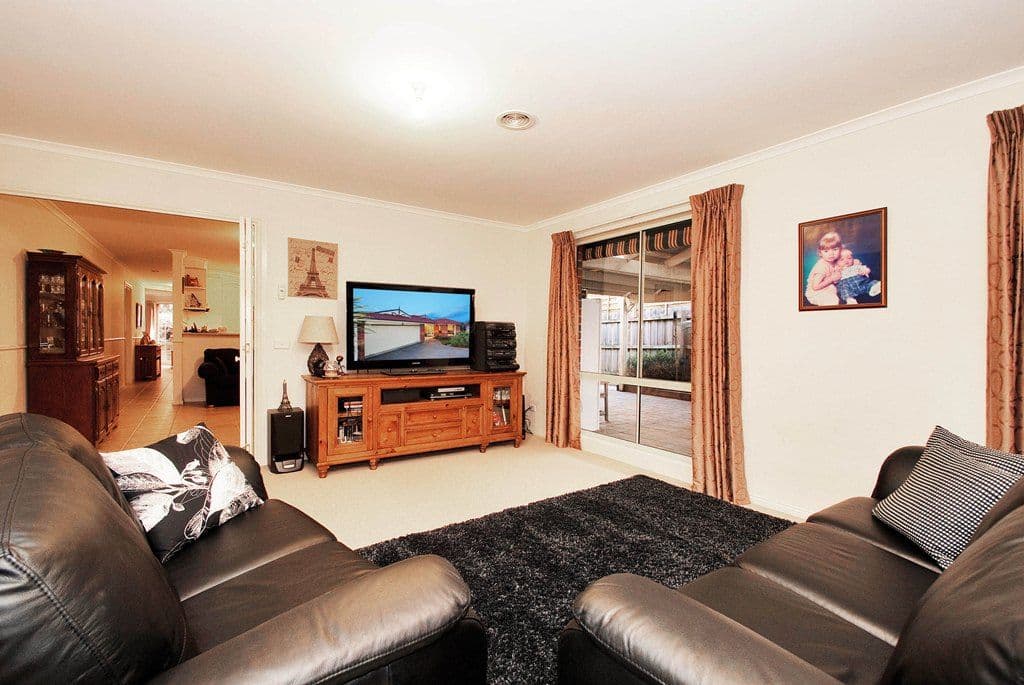 11 PACIFIC Drive, MOOROOLBARK VIC 3138, Mooroolbark - Thumbnail 2