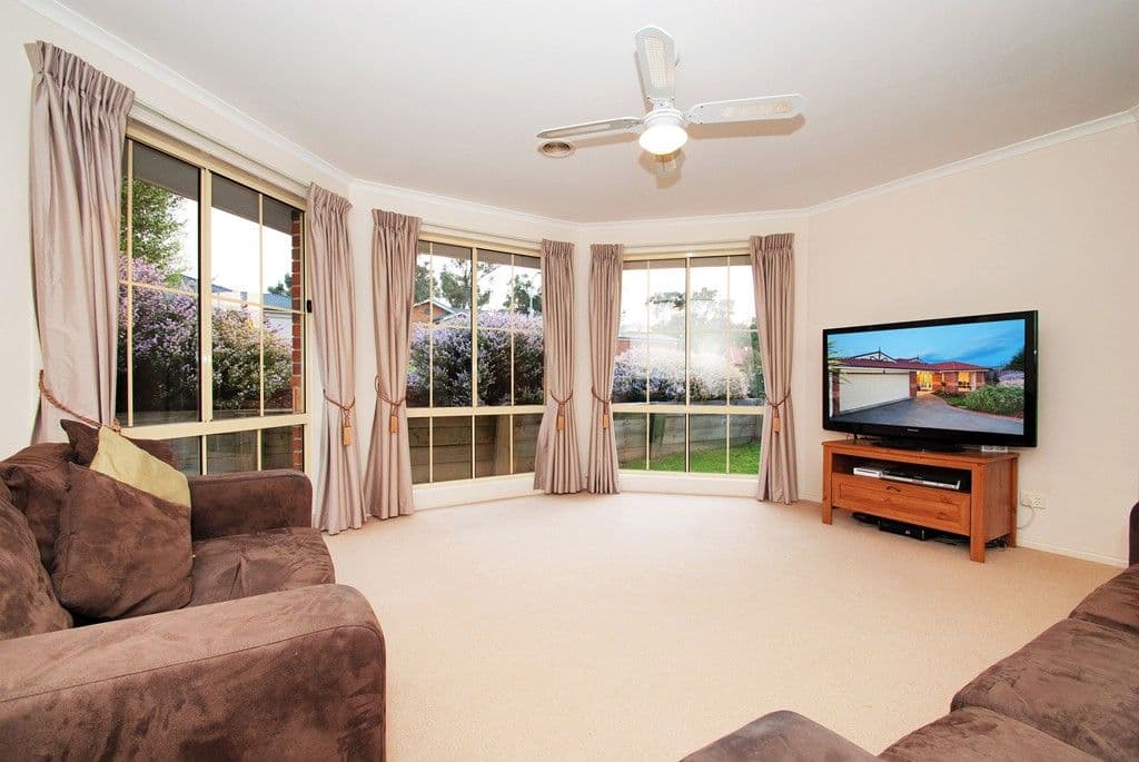 11 PACIFIC Drive, MOOROOLBARK VIC 3138, Mooroolbark - Thumbnail 3