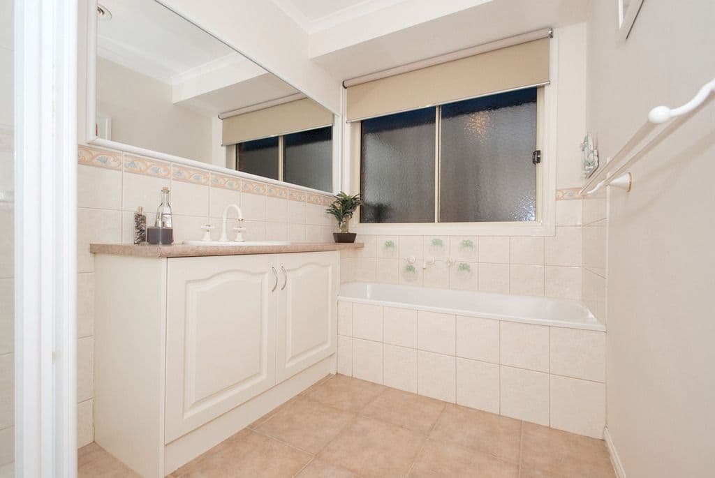 11 PACIFIC Drive, MOOROOLBARK VIC 3138, Mooroolbark - Thumbnail 8