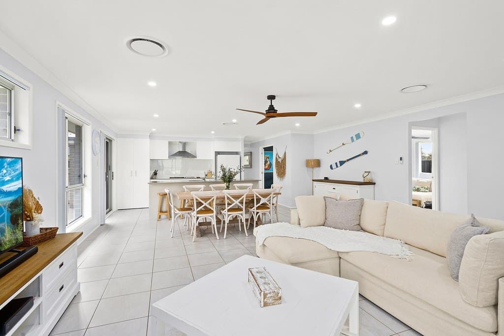 15 Sapphire Road, Kembla Grange - Thumbnail 2