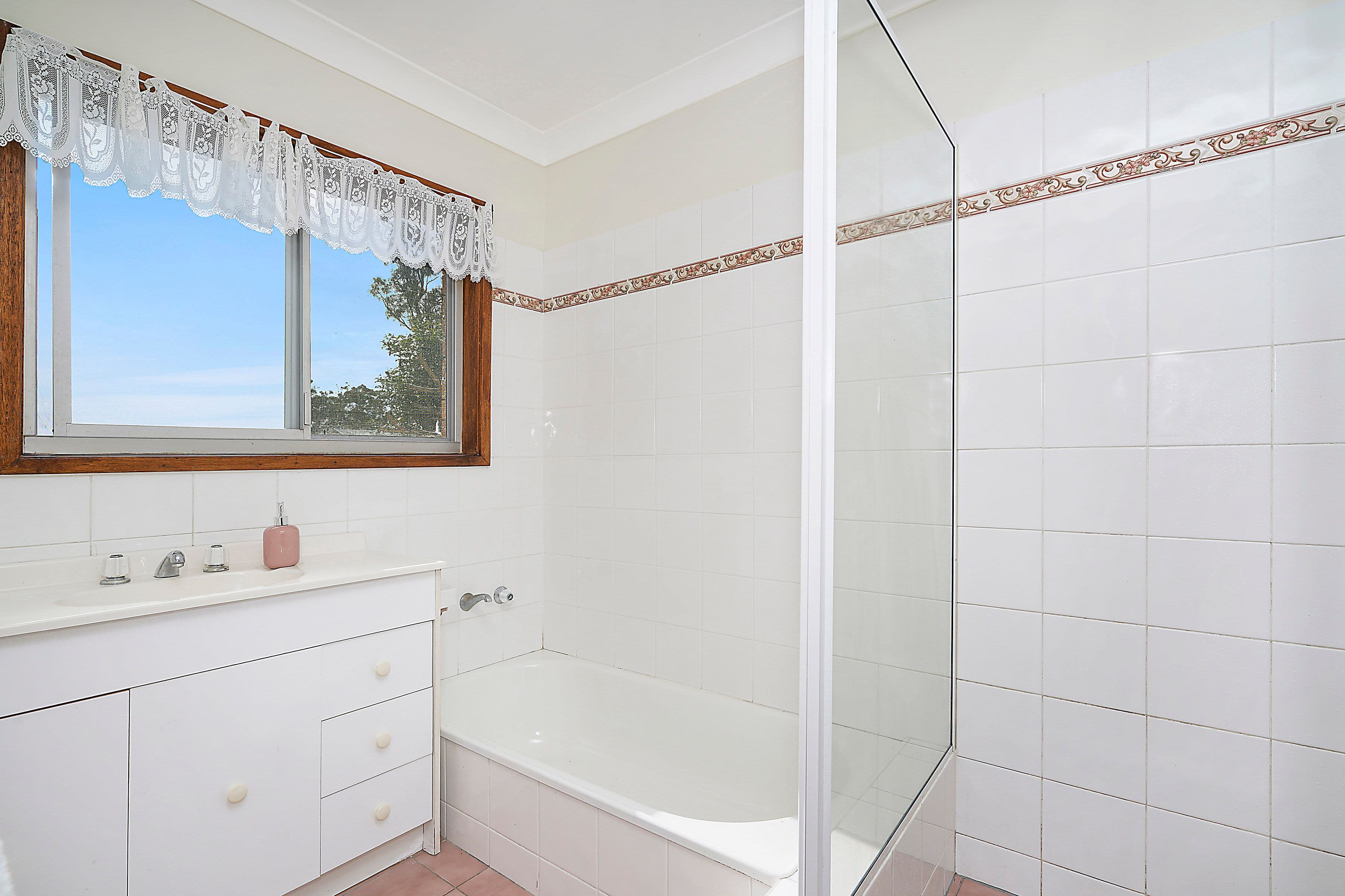 31 Lake Road, Balcolyn - Thumbnail 7