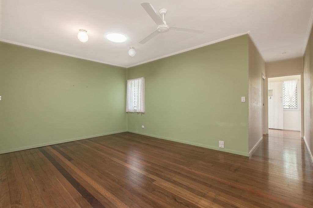 9 Walton Street, SOUTHPORT QLD 4215, Southport - Thumbnail 4