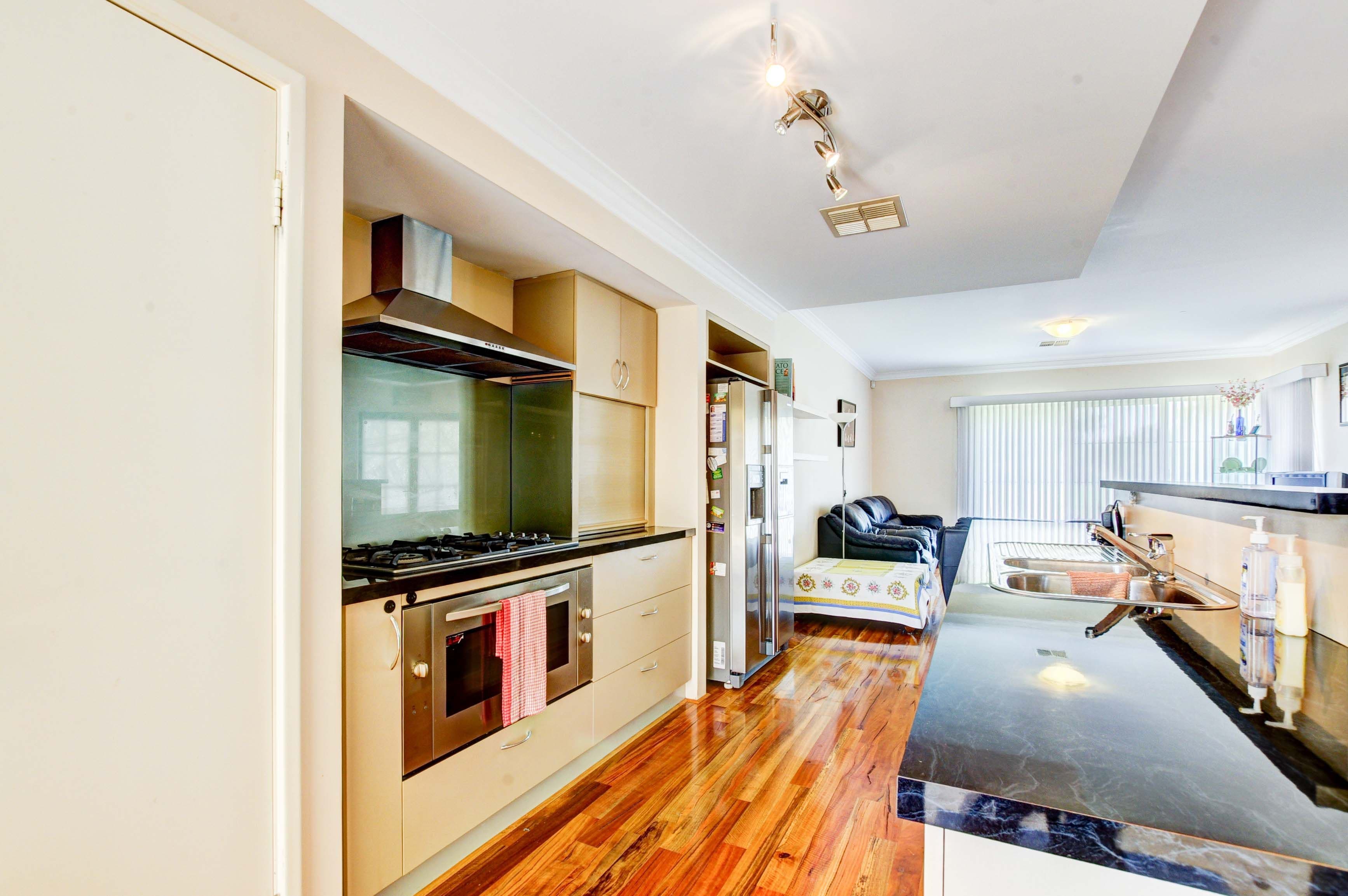 131 Rochester Circle, Balga WA 6061, Balga - Thumbnail 7