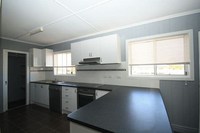 6 Lark Street, LONGREACH QLD 4730, Longreach - Thumbnail 2