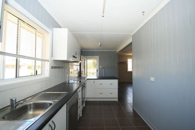 6 Lark Street, LONGREACH QLD 4730, Longreach - Thumbnail 3