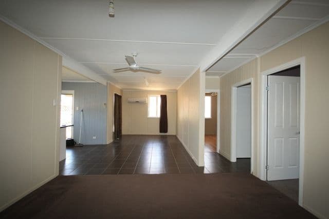 6 Lark Street, LONGREACH QLD 4730, Longreach - Thumbnail 4