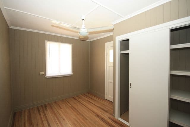 6 Lark Street, LONGREACH QLD 4730, Longreach - Thumbnail 6