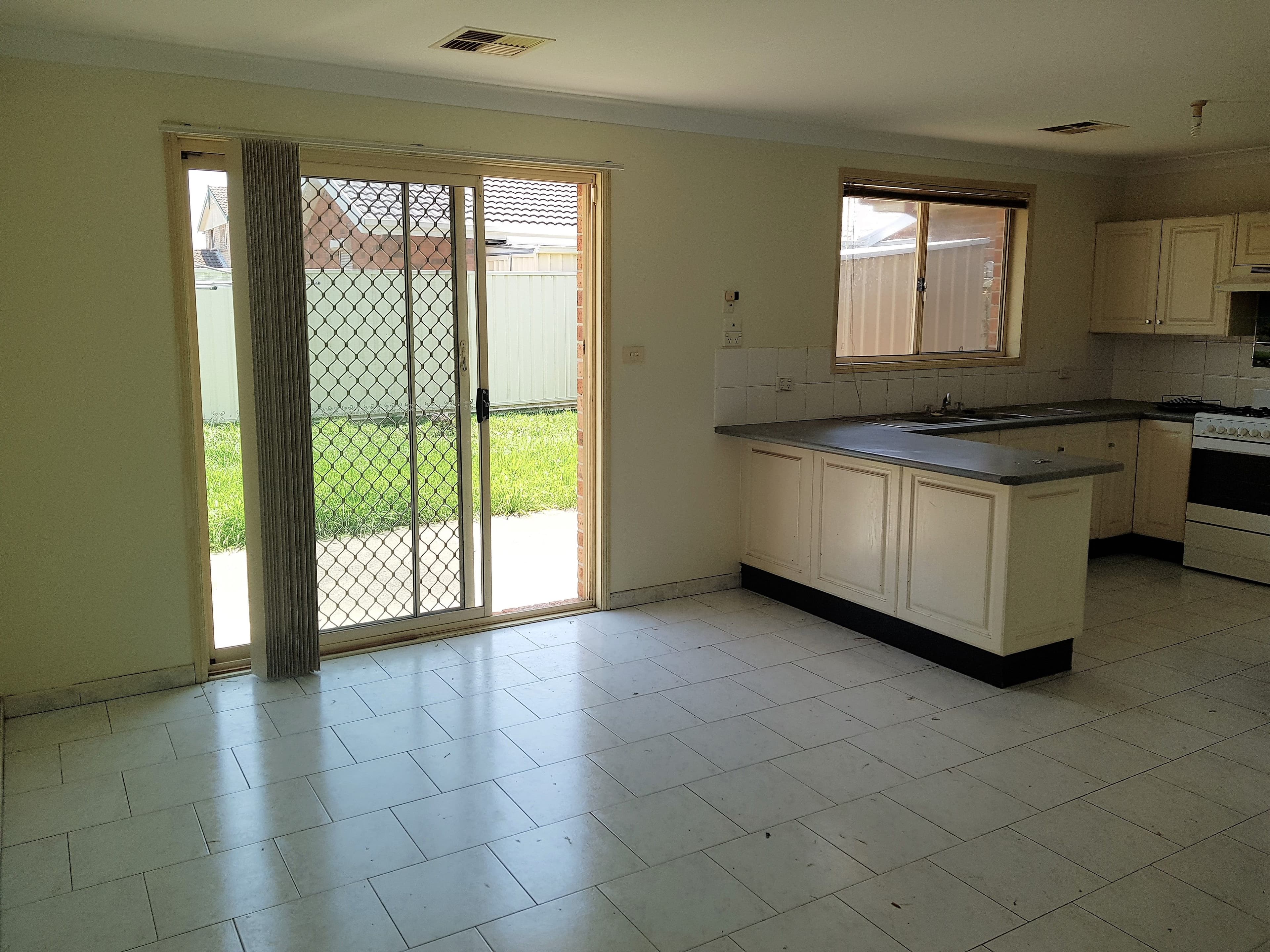 8 Tropicbird Crescent, Hinchinbrook NSW 2168, Hinchinbrook - Thumbnail 2