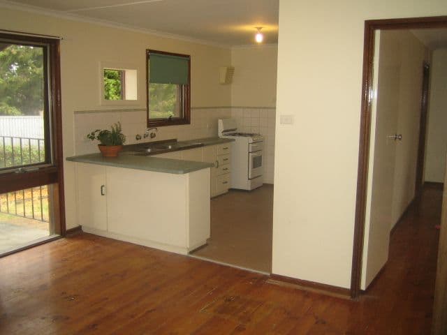 4  Currawong Crescent, CRAIGMORE SA 5114, Craigmore - Thumbnail 2