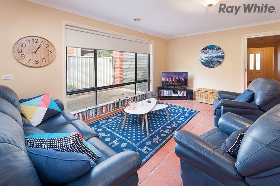 17 Blakeville Drive, Caroline Springs VIC 3023, Caroline Springs - Thumbnail 2