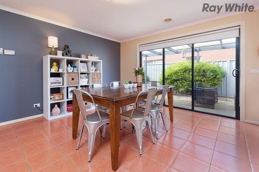 17 Blakeville Drive, Caroline Springs VIC 3023, Caroline Springs - Thumbnail 3