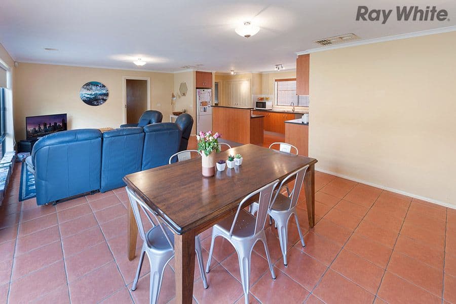 17 Blakeville Drive, Caroline Springs VIC 3023, Caroline Springs - Thumbnail 5