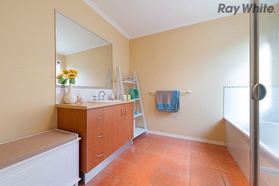17 Blakeville Drive, Caroline Springs VIC 3023, Caroline Springs - Thumbnail 7