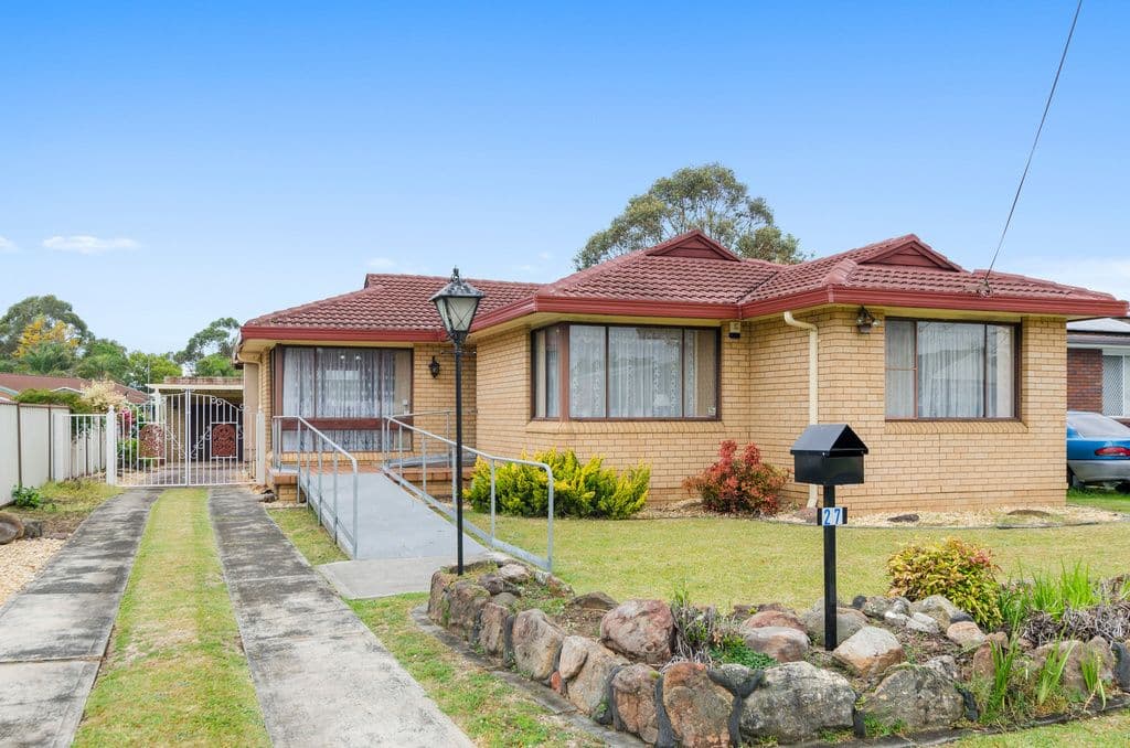 27 Brownsville Avenue, Brownsville - Image 1