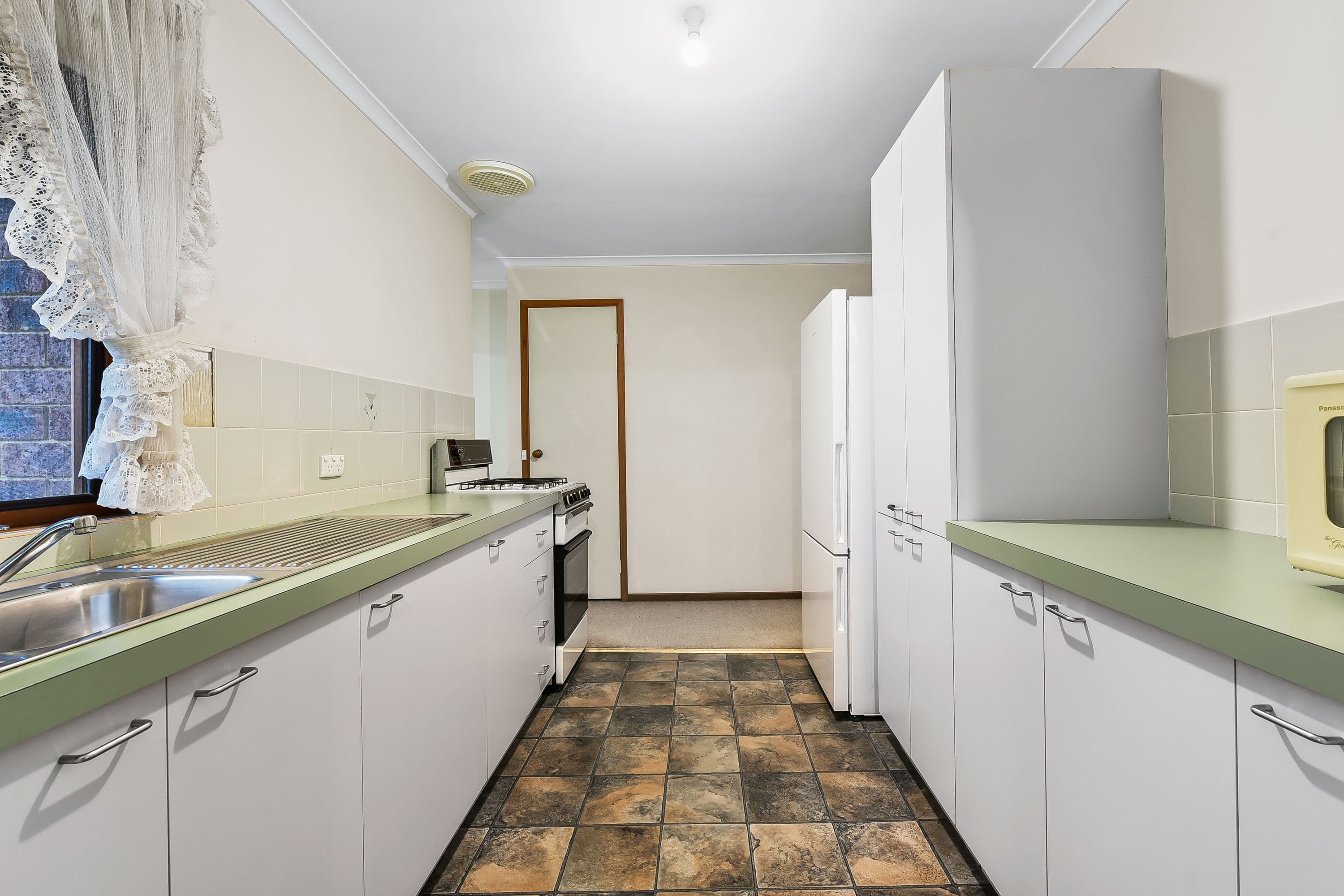 31 Leopold Crescent, Hampton Park VIC 3976, Hampton Park - Thumbnail 6