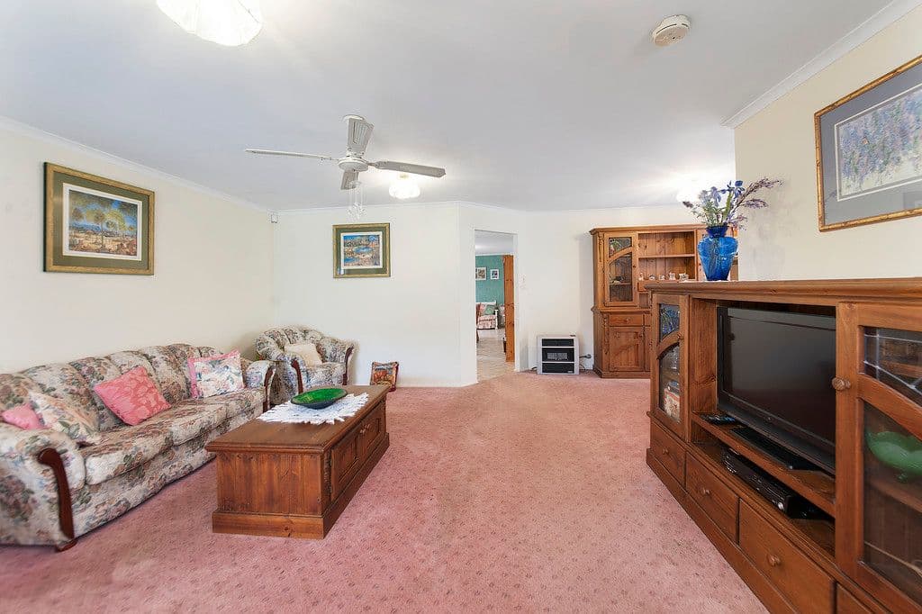 16 Solander Avenue, WEST HOXTON NSW 2171, West Hoxton - Thumbnail 3