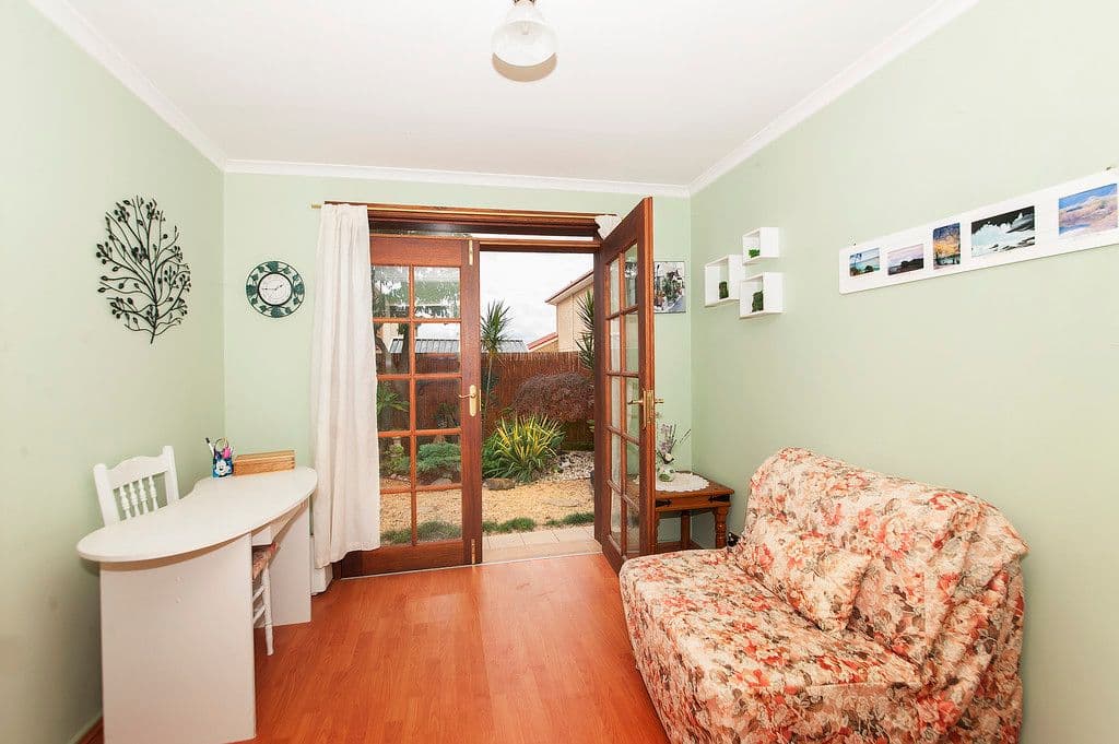 16 Solander Avenue, WEST HOXTON NSW 2171, West Hoxton - Thumbnail 7