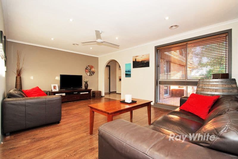13 Sheraton Crescent, FERNTREE GULLY VIC 3156, Ferntree Gully - Thumbnail 2