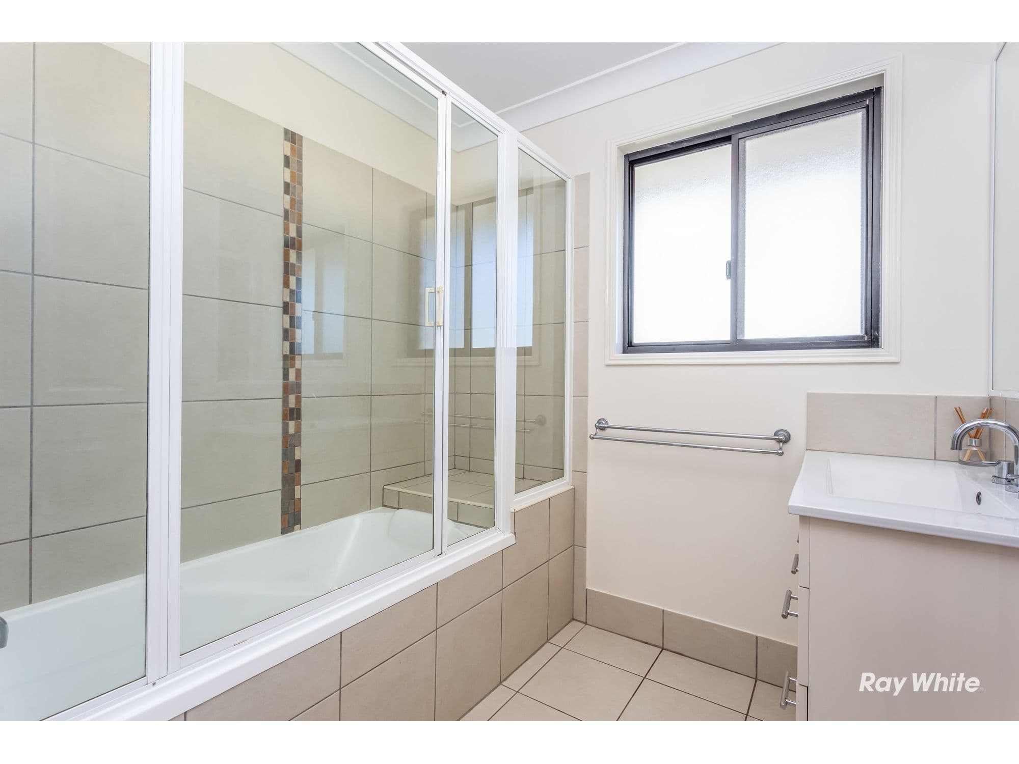 1 Driftwood Drive, Rosslyn QLD 4703, Rosslyn - Thumbnail 8