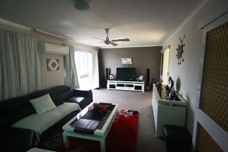 5 Raydon Court, DEER PARK VIC 3023, Deer Park - Thumbnail 2