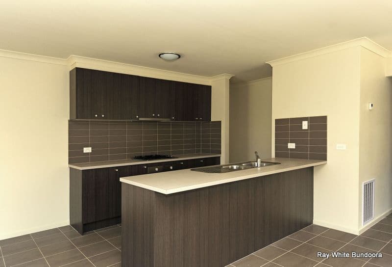 9 Nicholson Street, WALLAN VIC 3756, Wallan - Thumbnail 2