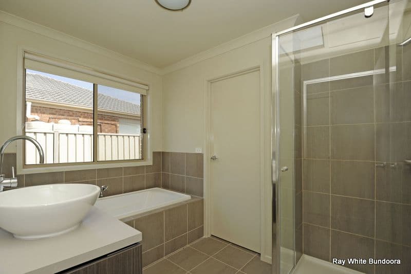 9 Nicholson Street, WALLAN VIC 3756, Wallan - Thumbnail 4