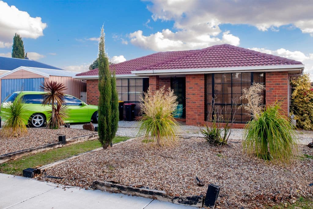 6 Roderick Drive, KURUNJANG VIC 3337, Kurunjang - Thumbnail 2