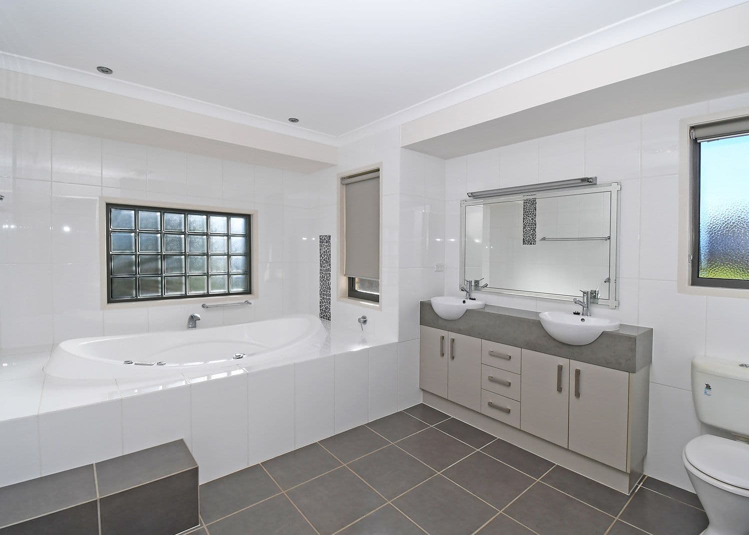 23 Golf Crescent, Craignish QLD 4655, Craignish - Thumbnail 7