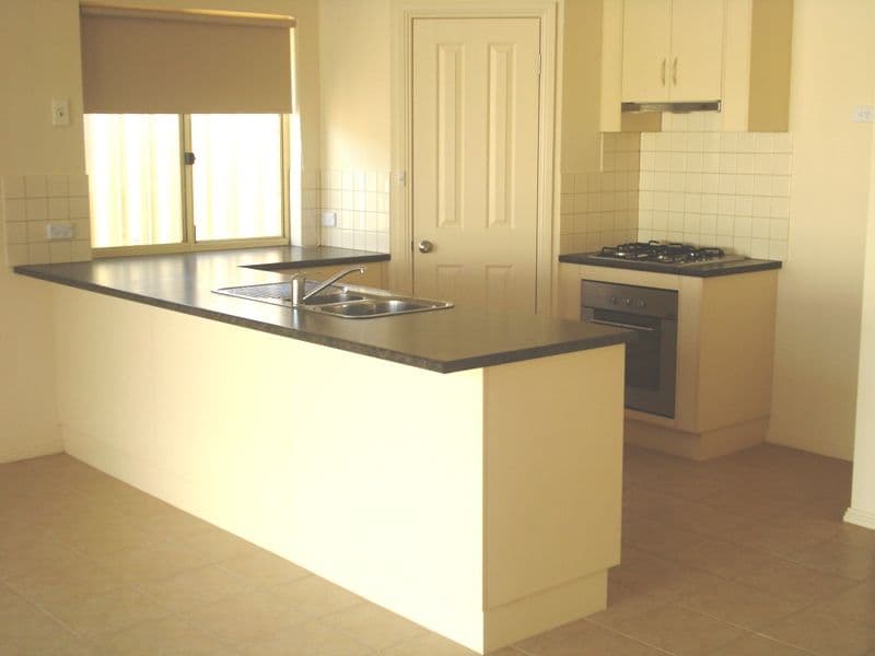 4  Overlander Way, SMITHFIELD SA 5114, Smithfield - Thumbnail 2